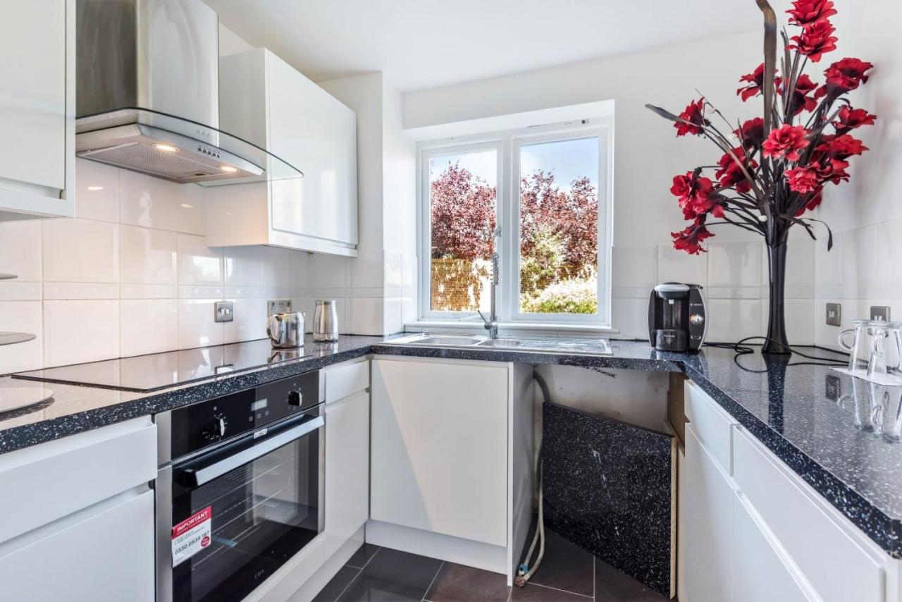 2 Bed Flat, Dedicated Workspace, Parking, 4Ktv 런던 외부 사진