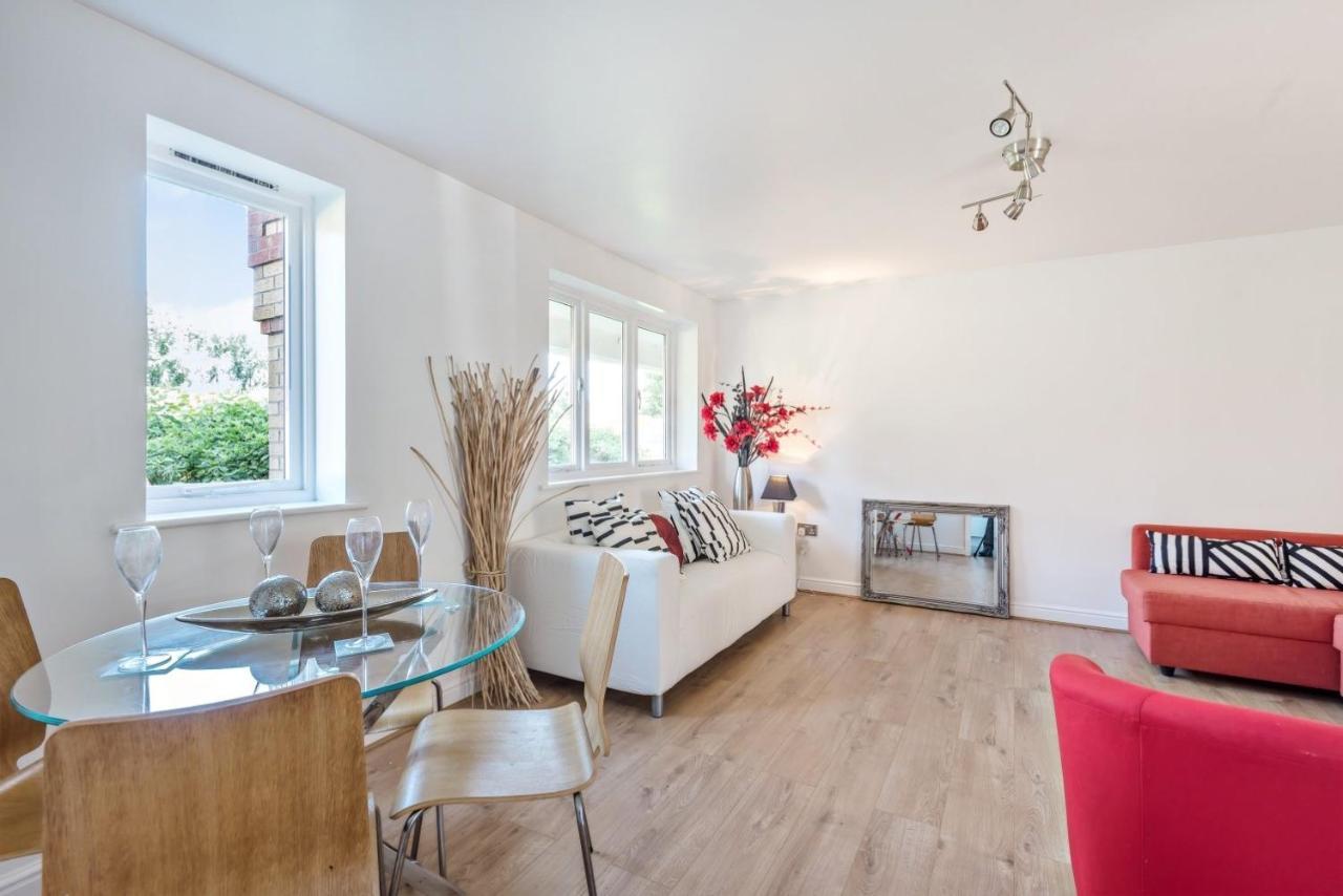 2 Bed Flat, Dedicated Workspace, Parking, 4Ktv 런던 외부 사진